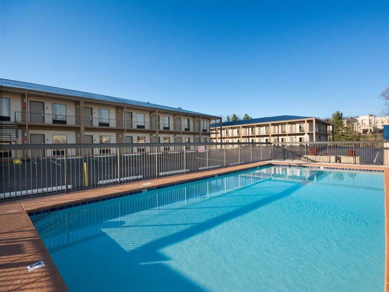 Days Inn By Wyndham Куквилл Экстерьер фото