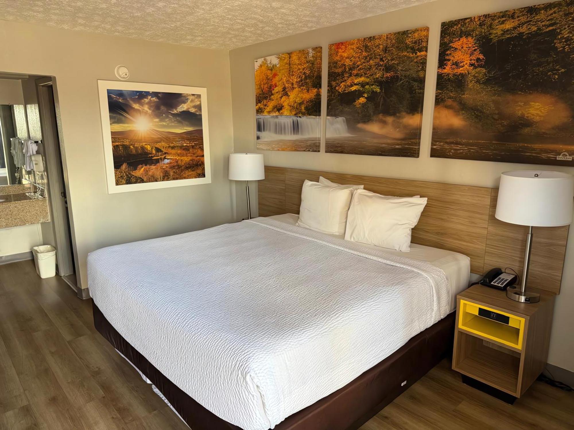 Days Inn By Wyndham Куквилл Экстерьер фото