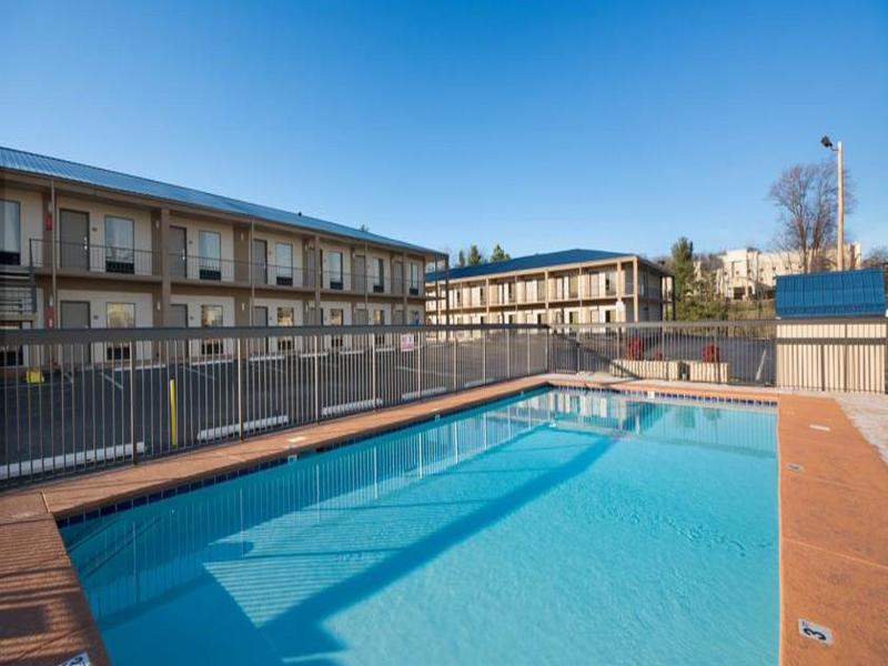 Days Inn By Wyndham Куквилл Экстерьер фото